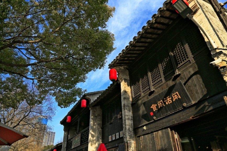 辽宁迎降雪天气,本溪市积极采取除雪措施,市民:效率高,比较满意